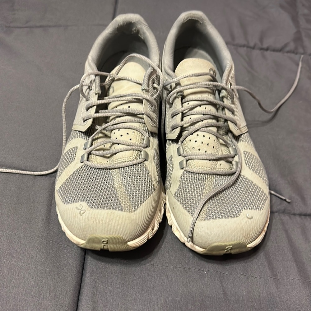 Women’s On Clouds size 10